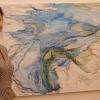 Künstlerin Olga Liashenko vor ihrem Bild „Wasseradern durchziehen den Landkreis“.