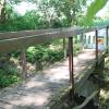 Die kleine Fußgängerbrücke über die Volkach beim Lindelachshof ist aus Sicherheitsgründen gesperrt worden.