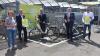 Zwei E-Bikes können nun am Bahnhof Bad Mergentheim ausgeliehen werden (von links): Stadtwerk-Geschäftsführer Paul Gerig, Landrat Reinhard Frank, Oberbürgermeister Udo Glatthaar und Jürgen Unterwandling von der Hersteller-Firma Ansmann.