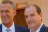 Jean Castex (rechts, mit OB Siegfried Müller im Jahr 2015), ist als Bürgermeister der Kitzinger Partnerstadt Prades mit 75 Prozent der Stimmen wiedergewählt worden. Außerdem ist er in der Regierung von Präsident Macron tätig.