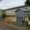In einem Teil der Schule an der „Oberen Heuernte“ sind inzwischen auch Räume für die Kinderkrippe eingerichtet. Hier der Eingang.