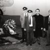 Vor 25 Jahren errichtete die Soldatenkameradschaft Wülfershausen die Gedenkstätte zum Gefallenengrab. Bei der Gedenkfeier waren dabei (von links): Vorsitzender Elmar Heil, sein Stellvertreter Erwin Störlein, der auch das Kreuz gestaltet hatte, der damalige Landrat Harald Leitherer und der frühere Bürgermeister Walfried Kaufmann. Vor 25 Jahren errichtete die Soldatenkameradschaft Wülfershausen die Gedenkstätte zum Gefallenengrab. Bei der Gedenkfeier waren dabei (von links): Vorsitzender Elmar Heil, sein Stellvertreter Erwin Störlein, der auch das Kreuz gestaltet hatte, der damalige Landrat Harald Leitherer und der frühere Bürgermeister Walfried Kaufmann.