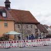 Zwei Wochen lang war der Dorfplatz vor den beiden Läden eine Baustelle.