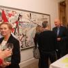 Die Besucher vor dem großen Bild „Das Formelmeer“ von Tommy Petzold, das seinem Schicksal entgegentreibt. Die Besucher vor dem großen Bild „Das Formelmeer“ von Tommy Petzold, das seinem Schicksal entgegentreibt.