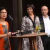 Die Schlossbesitzer Wolfgang Kropp und Pia Praetorius mit der bisherigen Kulturbeauftragten des Landkreises, Renate Ortloff (von rechts). Die Schlossbesitzer Wolfgang Kropp und Pia Praetorius mit der bisherigen Kulturbeauftragten des Landkreises, Renate Ortloff (von rechts).