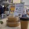 Sieht aus wie Plastik, ist es aber nicht:  Das Studentenwerk setzt auf biologisch abbaubare Materialien.