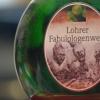Auf dem Etikett des Lohrer Fabulologenweins von Roland Schaller verewigt: Schuster Walch, Apothekter Bartels und Museumsleiter Loibl. Auf dem Etikett des Lohrer Fabulologenweins von Roland Schaller verewigt: Schuster Walch, Apothekter Bartels und Museumsleiter Loibl.