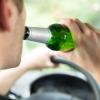 Ein junger Mann aus dem Landkreis Haßberge fuhr im August vergangenen Jahres mit dem Auto seiner Mutter. Er war betrunken und hatte keinen Führerschein. Das Amtsgericht Haßfurt verurteilte ihn nun zu einer Geldstrafe sowie 15 Monate Führerscheinentzug. 