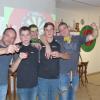 Heiß her ging es im Finale beim "Niederläurer Dart Turnier 2020", über dass sich die Finalisten (von links) Christoph Hahn, Ben Weber, Turnierleiter Christopher Lumpe, Leon Fietz und Marco Kastl, freuten.