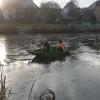 Als "Eisbrecher" auf dem Hohenrother See fungierten die Floriansjünger bei einer ganz besonderen Rettungsaktion.