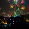 Feuerwerk über den Dächern Schweinfurts. 