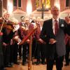 Stargeiger Florian Meierott begleitete Johannes Gräbe-Bareuter beim Weihnachtsgedicht "Kein Schnee" auf der Violine. 
