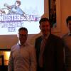 Michael Freudenberger (links) und Sercan Acan (rechts) sind die Hauptorganisatoren der Würzburger Stadtmeisterschaft 2020. Über das erneute Stattfinden des Turniers freut sich Oberbürgermeister Christian Schuchardt (Mitte).