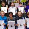 Simon Ewald (vorne von links), Marlene Edel, Charlotte Druckenbrod, Felicia Kornell, Emilian Ziegler (hinten von links), Tim Scheidig, Sophia Kreil, Dana Walter, Louise Stöhr, Lamar Ibrahim und Sina Haschemi haben das Wilhelm Tell-Quiz der Stadtbibliothek Volkach erfolgreich bestanden.