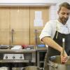 Michael Müller, Chefkoch an der Würzburger Waldorfschule, kocht gerne vegetarisch. 