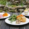 Michael Müller, Chefkoch an der Würzburger Waldorfschule, hat für uns das Weihnachtsmenü kreiert: mit Rote-Beete-Speck und Kürbissalat, Bratkartoffelstrudel und Orangen-Vanillekipferl-Tiramisu.