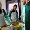 Soziales Engagement hält Christian Köppel (links) für selbstverständlich. Hier schmiert er zusammen mit den FC-05-Kollegen Butterbrote für die Schweinfurter Kindertafel. Soziales Engagement hält Christian Köppel (links) für selbstverständlich. Hier schmiert er zusammen mit den FC-05-Kollegen Butterbrote für die Schweinfurter Kindertafel.