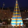 Der bunte Rekordbaum wurde am Freitagabend feierlich illuminiert.