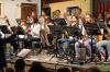 Die Big Band „Pfeffer, Salz & Sahne” begeisterte beim Benefizkonzert unter der Leitung von Wolfram Hirsch im Sportheim in Friesenhausen.