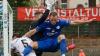 Marc Hänschke (Mitte) vom FV 04 Würzburg im Hinspiel an der Mainaustraße gegen Torhüter Lukas Kycek und Abwehrspieler Felix Behnke von der SpVgg SV Weiden. Am Freitagabend treten die Nullvierer zum Rückspiel in der Oberpfalz an.