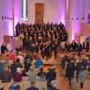 Stehende Ovationen nach dem Schlussakkord für den Chor der evangelischen Kantorei Bad Neustadt und dem Meininger Residenzorchester in der evangelischen Christuskirche Bad Neustadt. Unter der Leitung von Kirchenmusikdirektorin Karin Riegler boten sie mit dem Requiem von Wolfgang Amadeus Mozart ein unvergessliches Erlebnis.