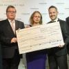 Bürgermeister Adolf Bauer überreichte 300 Euro für die Treuhandstiftung Vida digna des Bürgerspitals an die Leitende Stiftungsdirektorin Annette Noffz und an den Leiter Weinbau und Oenologie Karl Brand. Bürgermeister Adolf Bauer überreichte 300 Euro für die Treuhandstiftung Vida digna des Bürgerspitals an die Leitende Stiftungsdirektorin Annette Noffz und an den Leiter Weinbau und Oenologie Karl Brand.