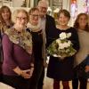 Lucia Gernert, Herta Keß, Uli Weber, Nadine Schloßbauer, Simone Rügheimer und Monika Trunzer (im Vordergrund von links) gestalteten die Filzlichtobjekte für die Ausstellung „Winterlich(t). Im Hintergrund Bürgermeister Claus Bittenbrünn und Rotraut Arnold, die die Ausstellung mit einer Lesung eröffnete.