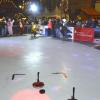 Auch 2019 verwandelt sich wieder der Röttinger Marktplatz vom 1. bis 2. Advent zum Winterzauber mit Kunststoffeisbahn. Neben dem üblichen Eislaufen können sich hierauf Gruppen beim Eisstockschießen messen.