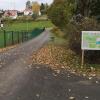 Der Einstieg zur neuen Skirollerbahn in  Gersfeld liegt direkt hinter dem Sportplatz. Die asphaltierte Strecke steht auch Spaziergängern zur Verfügung.