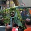 Mit Blattwerk der Reben und Blumen hatten die Thüngersheimer Winzer ihre Fuhrwerke geschmückt zum Einbringen der  "Letzten Fuhre".