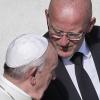 Domenico Giani, der langjährige Kommandant der Gendarmerie des Vatikans, im Gespräch mit Papst Franziskus.