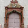 Zu den Besonderheiten der prunkvoll ausgestalteten Kirche St. Michael gehört das Südportal im Renaissancestil. Zu den Besonderheiten der prunkvoll ausgestalteten Kirche St. Michael gehört das Südportal im Renaissancestil.