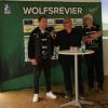 Pressekonferenz der DJK Rimpar Wölfe beim Hauptsponsor Infosim: (von links) Trainer Ceven Klatt, Steffen Kaufmann (Spieler und im Marketing bei Infosim), Moderator Andy Puhl, Wölfe-Geschäftsführer Roland Sauer, Infosim-CEO Stefan Köhler.