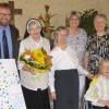 Mit einer feierlichen Andacht im Diakonischen Seniorenzentrum Haus Lehmgruben wurde die langjährige ehrenamtliche Mitarbeiterin der katholischen Seelsorge, Schwester Marie-Christopher (Dritte von links), in den Ruhestand verabschiedet.