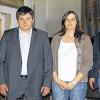 Ohne bürgerschaftliches Engagement hätte das Dorflädle nie entstehen können. Alfred Kaiser (2. von links) ist Leiter der Trägergesellschaft, Irmgard Bockelt (links) und Sabrina Nagengast arbeiten als Verkäuferinnen im Laden. Sie waren beeindruckt, auf welches Interesse ihr Lädle in München stieß. Bürgermeister Dieter Möhring stellte das Konzept vor.