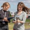 Umweltpsychologin Anna Heidenreich (rechts) und Studentin Sophia Kiefl vom Institut für Erd- und Umweltwissenschaften der Uni Würzburg auf der Landesgartenschau im Jahr 2018. Umweltpsychologin Anna Heidenreich (rechts) und Studentin Sophia Kiefl vom Institut für Erd- und Umweltwissenschaften der Uni Würzburg auf der Landesgartenschau im Jahr 2018.