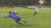 Der entscheidende Moment: 05-Keeper Luis Maria Zwick pariert den Elfmeter von Patrick Sussek.
