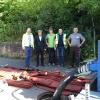 An der Kanalbaustelle in der Gemündener Bahnhofstraße (von links): Henry Bürgermeister, Hans Schneider, Timo Breitenbach, Gianvito Pasciucco und Jörg Fella. Mit einer mobile Pumpe (rechts im Bild) und Schläuchen wird das Abwasser während der Sanierung eines Kanalstücks um dieses umgeleitet. An der Kanalbaustelle in der Gemündener Bahnhofstraße (von links): Henry Bürgermeister, Hans Schneider, Timo Breitenbach, Gianvito Pasciucco und Jörg Fella. Mit einer mobile Pumpe (rechts im Bild) und Schläuchen wird das Abwasser während der Sanierung eines Kanalstücks um dieses umgeleitet.