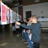 Anregungen für die Lektüre in den Weihnachtsferien holten sich die Schüler der 7b des Gymnasiums Bad Königshofen bei der Bücher-Vorstellaktion. Anregungen für die Lektüre in den Weihnachtsferien holten sich die Schüler der 7b des Gymnasiums Bad Königshofen bei der Bücher-Vorstellaktion.