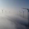 Windenergieanlagen im Windenergiepark Odervorland. Beim Windenergie-Gipfel haben Branchen- und Umweltverbände einen Zehn-Punkte-Plan für einen schnelleren Ausbau der Windenergie an Land vorgelegt. 