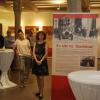 Oberbürgermeister Siegfried Müller eröffnet die Ausstellung "100 Jahre Revolution" im Foyer des Rathauses.