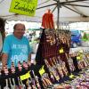 Patrick Müller bot auf dem Zwiebelmarkt als Einziger Zwiebeln in Form von Zwiebelzöpfen an.