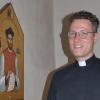 Pfarrer Eugen Daigeler vor der Ikone des Seligen Liborius Wagners, die in Zukunft in der Stadtlauringer Pfarrkirche zu sehen sein wird.