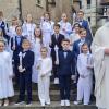 Insgesamt 18 Kinder aus Mellrichstadt und Eußenhausen (16 aus Mellrichstadt, zwei aus Eußenhausen) gingen vor kurzem das erste Mal zum Tisch des Herrn. Bei einem feierlichen Gottesdienst wurde die erste heilige Kommunion gefeiert.