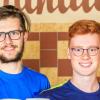 Julian Mais (links) und Jérôme Wappes (rechts) beginnen ihre Ausbildung bei der Würzburger Hofbräu.