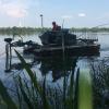 Weil das Seegras am Baggersee am Schweinfurter Kreuz überhand genommen hat, wird es gemäht. Eine Spezialfirma aus Essen rückte mit ihrem Boot an.