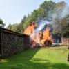 Ein Dieselaggregat geriet am Dienstag auf einem Holzplatz auf dem Rienecker Herrgottsberg in Brand. Dabei ging auch ein Teil des gelagerten Brennholzes in Flammen auf.