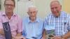 Zum 97. Geburtstag gratulierten auch Prichsenstadts dritter Bürgermeister Martin Ebert (links) und Pfarrer Erich Eyßelein (rechts) Johann Gegner aus Neudorf.