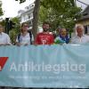 Gemeinsam für den Frieden. Im Bild von links Klaus Hofmann (Initiative gegen das Vergessen), Hubert Heusinger (Freie Wähler), Tobias Schleyer (IG-Metall Jugend), DGB-Gewerkschaftssekretär Martin Schmidl, Elmar Rachle (PAX Christi), Wolfgang Ziller (Vorsitzender der IG-Metall Senioren in Schweinfurt) und Stadtrat Sinan Öztürk (LINKE).