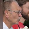 Mahnende Worte und bewegende Zeitzeugnisse aus den Zeiten des Zweiten Weltkrieges in Schweinfurt. Klaus Hofmann von der Initiative gegen das Vergessen erläuterte unter anderem wie viel Blut noch sinnlos vergossen wurde, als der Krieg schon beinahe beendet war. Neben ihm Gewerkschaftssekretär Martin Schmidl.   